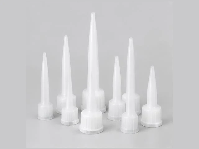 Plastic dispensing nozzles